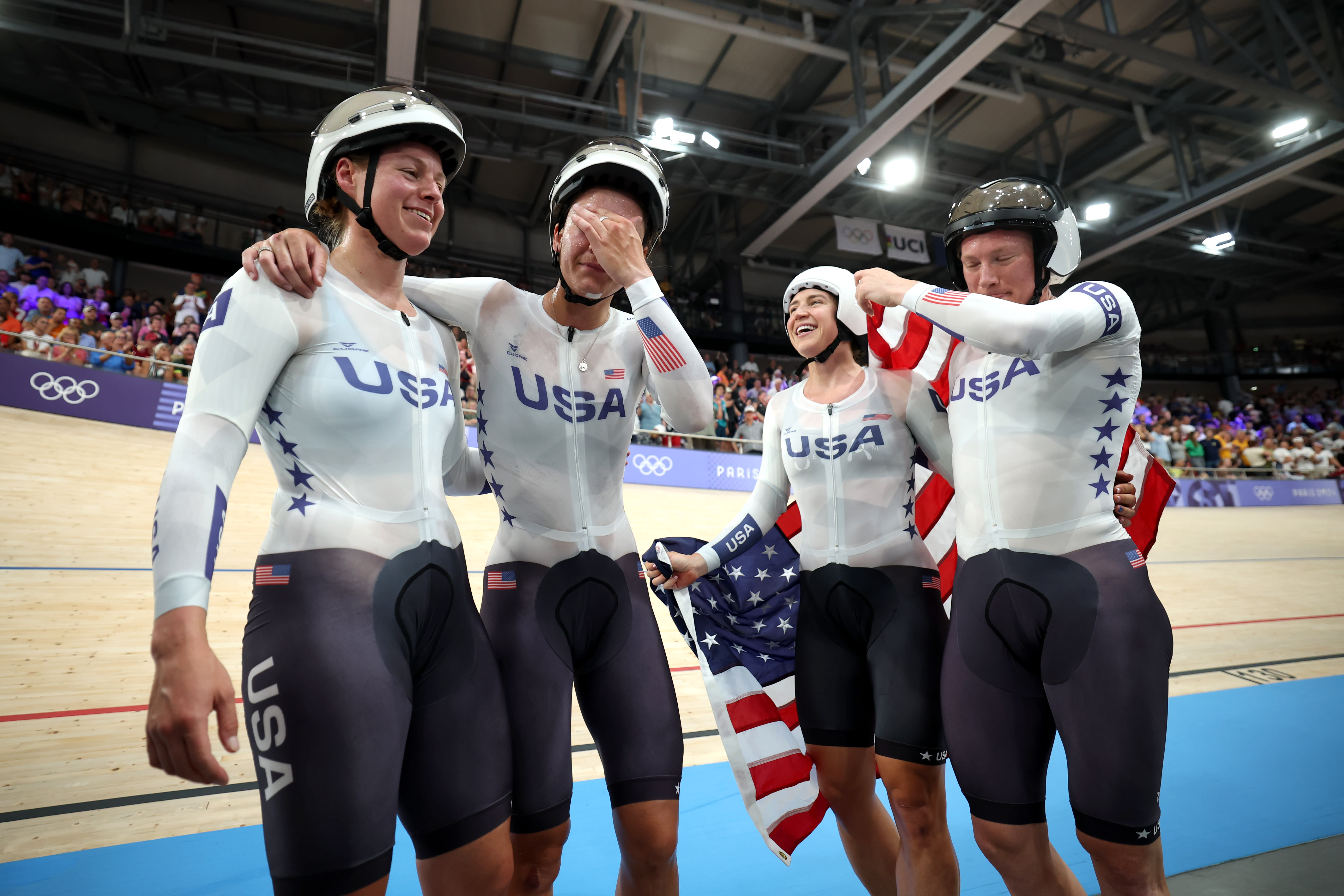 Female track cyclist legs hotsell